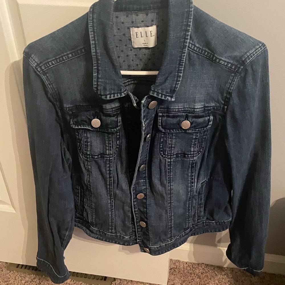 Dark wash jean jacket!